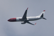 Morten 31 juli 2024 - LN-DYT over Høyenhall, det er Norwegian Air Shuttle AOC som kommer med sin Boeing 737-8JP fra 2011. Den hadde helten Kirsten Flagstad på halen før august 2018, jeg har et bilde av en Lincoln fra 1937 som var en gave fra Metropolitan Opera til verdensstjernen Kirsten Flagstad