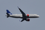 Morten 10 juni 2024 - SE-ROP over Høyenhall, det er SAS Scandinavian Airlines som kommer med sin Airbus A320-251N fra 2018 og heter Eldrid Viking. Den hadde jeg ikke registrert, men jeg fant bilder fra 23 februar 2023. Den er ikke sitert. Eldrid og Elfrid er kvinnenamn av norrønt opphav. Begge har namnedag den 23. juni...