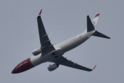 Morten 1 mai 2024 - LN-ENQ over Høyenhall, det er Norwegian Air Shuttle AOC som kommer med sin Boeing 737-8JP fra 2017 og heter Aleksis Kivi. Det nærmeste jeg kommer her er 31 mai 2022 og har 24 bilder totalt nå