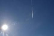 Morten 12 mai 2024 - Jetfly over Høyenhall igjen, og her for vi med solen også. Jeg har ikke tatt bilde av et jetfly 12 mai før