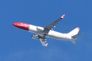 Morten 29 mai 2024 - LN-DYY over Hakadal, det er Norwegian Air Shuttle AOC som kommer med sin Boeing 737-8JP fra 2012 og helten heter Vilhelm Bjerknes. I perioden fra 15 februar til juni 2021 så het den EI-FHA. Jeg siterte den 3 august 2023 og skal lete litt etter EI-FHA