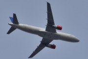 Morten 11 mars 2024 - OY-KAT over Høyenhall, det er SAS Scandinavian Airlines som kommer med sin Airbus A320-232 fra 2007 og heter Hildegun Viking. Den hadde jeg ikke registrert, men det viste seg at jeg har 3 bilder av den fra før. Den er ikke sitert så, Hildegun er eit kvinnenamn som går tilbake til det norrøne Hildi-gunnr. I dette toledda namnet tyder både forleddet og etterleddet 'strid'...