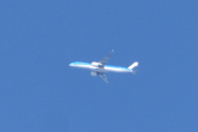 Morten 21 mars 2023 - KLM over Høyenhall, den kommer den andre veien og jeg kunne ha fått dem i samme bilde men bommet. Jeg tok bilde av KLM den 21 mars 2021 også