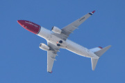 Morten 5 mars 2024 - LN-NGM over Høyenhall, det er Norwegian Air Shuttle AOC som kommer med sin Boeing 737-8JP fra 2013 og heter Carl Nielsen. Den har hatt navn som EI-FHI, G-NRWY og LV-HOQ også