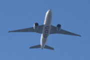 Morten 7 mars 2024 - A7-BTA over Høyenhall, det er Qatar Airways Cargo som kommer med sin Boeing 777-F fra desember 2023