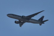 Morten 1 november 2024 - A7-BFE over Høyenhall, klokken er 12.08. Det er Qatar Airways Cargo som kommer og har riktig retning mot solen