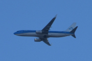 Morten 1 november 2024 - KLM Royal Dutch Airlines over Høyenhall, klokken er 11.43 og den er litt for langt unna. Jeg har faktisk ikke sett KLM 1 november før