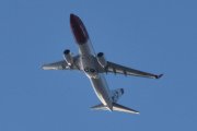 Morten 1 november 2024 - LN-NIQ besøker Høyenhall, klokken er 14.00. Jeg må bare få si at Norwegian Air Shuttle AOC kommer inn med stil i dag. Men hvis jeg kjenner han forrige piloten, hvem er han her da?