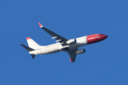 Morten 18 november 2024 - Norwegian over Høyenhall, klokken er 13.54 og dem lander på Gardermoen om ti minutter. Jeg husker 18 november 2018 og 18 november 2023, dem ble også ukjente for meg