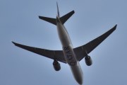 Morten 27 november 2024 - A7-BFB over Høyenhall, det er Qatar Airways Cargo som kommer med sin Boeing 777-FDZ fra 2010 og heter لبصير. Jeg har 7 bilder av flyet nå, men ingen fra november