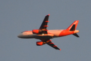 Morten 7 november 2024 - easyJet og politihelikopteret møtes over Høyenhall, men nå har jeg registrert enda et flyselskap...