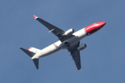 Morten 7 november 2024 - SE-RRP over Høyenhall, her kjenner jeg igjen helten på halen. Det er Norwegian Air Sweden AOC som kommer med sin Boeing 737-8JP fra 2011 og heter Aksel Sandemose. Den har jeg heller ikke sett i november før, men har 10 bilder av den nå