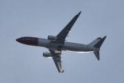 Morten 1 oktober 2024 - LN-NII over Høyenhall, det er det første flyet jeg ser i oktober og det er Norwegian Air Shuttle AOC som kommer med sin Boeing 737-8JP fra 2014