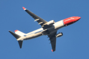 Morten 11 oktober 2024 - LN-NHA over Høyenhall, det er Norwegian Air Shuttle AOC som kommer med sin Boeing 737-8JP som er fra 2014. Den så jeg 17 og 27 oktober 2021, og 15 oktober 2023 også