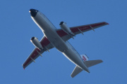 Morten 2 oktober 2024 - G-EUPJ over Høyenhall, det er British Airways som kommer med sin Airbus A319-131 fra 2000. Den ble malt i retro farger i mars 2019, stikkordet blir BEA (1959-1968) retro og British European Airways som eksisterte fra 1946 til 1974. Den tror jeg ikke at jeg har tatt bilde av, men hvis jeg har det, så ligger den under store fly