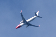 Morten 12 september 2024 - Norwegian over Høyenhall, klokken er 11.11 og dem er på vei til varmere strøk. Jeg tok et par bilder 12 september 2023 også, men jeg kan ikke se noen helt på halen her