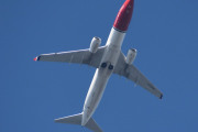 Morten 5 september 2024 - LN-DYR over Høyenhall, det er Norwegian Air Shuttle AOC som kommer med sin Boeing 737-8JP fra 2011 og har Peter C. Asbjørnsen på venstre side og Jørgen Moe på høyre side. To helter på en hale kan bli litt innviklet, men jeg har noen bilder, men hva er høyre side og venstre side? Står du foran eller bak? Vel, jeg har et par datoer. 2 april 2022 og 11 juni 2024