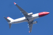 Morten 22 april 2024 - LN-DYX over Høyenhall, det er Norwegian Air Shuttle AOC som kommer med sin Boeing 737-8JP fra 2012. Jeg må jo bare si at bilde 9 april 2022 ble blink :-)
