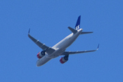 Morten 12 april 2025 - SAS over Høyenhall, klokken er 15.54 og jeg rekker ikke alle som flyr forbi her. SAS bilder har passert 2000, så det begynner og bli vanskelig