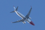 Morten 12 april 2025 - Norwegian over Høyenhall, klokken er 07.29 og dem er på vei til varmere strøk. Jeg våknet opp til 10+ grader i dag og jeg ser at den har en helt på halen. Hvis det er Camilla Collett så så jeg henne 28. april 2022 når jeg tok bilde av Camilla Colletts vei 4 og 16 april 2023 over Høyenhall
