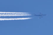 Morten 14 april 2025 - Jetfly over Høyenhall, dem legger seg i posisjon og er på vei til solen. Jeg husker et jetfly på vei fra Våler til Oslo den dagen i 2019