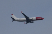 Morten 23 april 2025 - LN-DYT over Høyenhall, det er Norwegian Air Shuttle AOC som kommer med sin Boeing 737-8JP fra 2011. Jeg har ikke sett den i påsken før, men jeg har et tøft bilde fra 18 januar 2024
