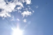 Morten 25 april 2025 - LN-NOD over Høyenhall, 11 april 2025 fikk vi med fuglen og nå fikk vi med solen