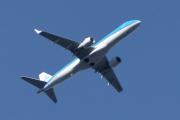 Morten 29 april 2025 - PH-EZM over Høyenhall, det er KLM Cityhopper som kommer med sin Embraer ERJ-190STD fra 2010. Jeg har ikke sett den i april, men jeg så den 2 mai 2024 og 29 juli 2024