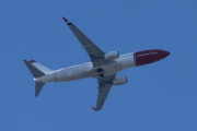 Morten 30 april 2025 - LN-DYY over Høyenhall, det er Norwegian Air Shuttle AOC som kommer med sin Boeing 737-8JP som er fra 2012. Du mistet helten din som het Vilhelm Bjerknes i februar 2025, og jeg tok et bilde 18 februar 2025