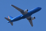 Morten 6 april 2025 - EI-DTN over Høyenhall, det er ITA Airways som kommer med sin Airbus A320-216 fra 2010 og heter Fausto Coppi. Den har jeg ikke sett før så her må vi sitere. Angelo Fausto Coppi var en italiensk syklist, den dominerende internasjonale syklisten i årene etter andre verdenskrig...
