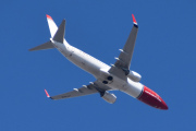 Morten 6 april 2025 - LN-NHE over Høyenhall, det er Norwegian Air Shuttle AOC som kommer med sin Boeing 737-8JP fra 2015. Den så jeg 20 og 22 april 2023 også