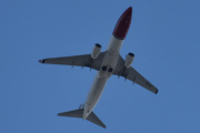 Morten 10 august 2025 - LN-NIP over Høyenhall, klokken er 18.34 og det er Norwegian Air Shuttle AOC som kommer med sin Boeing 737-86N fra 2013 og helten heter Gidsken Jakobsen. Den så jeg 12 august 2024 også