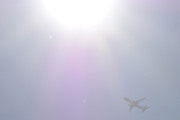 Morten 12 august 2025 - LN-ENL over Høyenhall, jeg lukker øynene og beregner tiden, og kamera avlyder. Det blir et bilde med solen