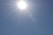 Morten 12 august 2025 - SAS over Høyenhall, klokken er 10.50 og vi får dem sammen med solen. Dem har retning mot Gardermoen tror jeg