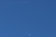 Morten 17 august 2025 - Jetfly over Høyenhall, klokken er 12.51 og vi får med månen. Jeg har ikke sett et jetfly 17 august før, men jeg så en Små-jet 17 august 2021 som jeg kalte jetfly før