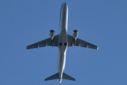 Morten 19 august 2025 - PH-EZS over Høyenhall, klokken er 18.23 og det er KLM Cityhopper som kommer med sin Embraer ERJ-190STD fra 2010. Den har jeg sett to ganger, det var 7 mars 2022 og 2 juni 2023