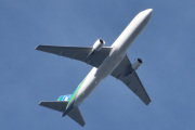 Morten 20 august 2025 - 4X-IAJ over Høyenhall, klokken er 08.46 og det er Challenge Airlines IL som kommer med sin Boeing 767-3Q8ER fra 1998. Den så jeg 27 august 2024 også