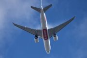 Morten 20 august 2025 - A6-EFU over Høyenhall, klokken er 12.18 og det er Emirates SkyCargo som kommer med sin Boeing 777-F1H fra juni 2022. Jeg har sett den to ganger før, det var 1 mai 2024 og 2 oktober 2024