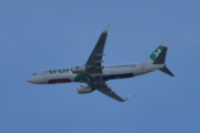 Morten 21 august 2025 - PH-HZG over Høyenhall, klokken er 13.20 og det er Transavia Airlines som kommer med sin Boeing 737-8K2 fra 2000. Den er over 25 år gammel og jeg har ikke tatt bilde av den før. Den var malt i Sunweb farger i perioden april til oktober 2017
