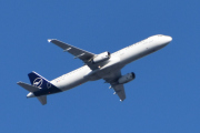 Morten 25 august 2025 - D-AIRA over Høyenhall, klokken er 08.54 og det er Lufthansa som kommer med sin Airbus A321-131 fra januar 1994 og heter Finkenwerder. Den har jeg sett en gang og det var 17 februar 2025, det er en veteran vi ser på nå. Det er kun Lufthansa jeg har på Airbus A321-131