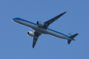 Morten 25 august 2025 - PH-NXR over Høyenhall, klokken er 08.24 og det er KLM Cityhopper som kommer med sin Embraer E195-E2 fra august 2023. Den har jeg ikke tatt bilde av før og vi er i august, da er den 2 år gammel