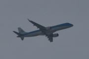 Morten 28 august 2025 - KLM Cityhopper over Høyenhall, klokken er 18.41 og dem skal lande på Gardermoen. Jeg husker at jeg skrev den 28 august 2022 - dere flyr for høyt