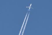 Morten 20 desember 2025 - SAS og to jetfly møtes over Høyenhall, men jetflyet får jeg ikke helt tak i. Kan det være Norse?