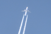 Morten 22 desember 2025 - Jetfly over Høyenhall, det er ikke lett å se hvem det er. Men jeg husker 22 desember 2023, da så jeg også et jetfly