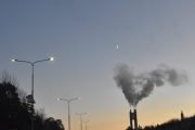 Morten Juleaften 24 desember 2025 - Store fly over Klemetsrud, klokken er 15.41. Det er her jeg sikter meg inn når vi kjører på Europavei 6 og ser energigjenvinningsanlegg på Klemetsrud foran oss