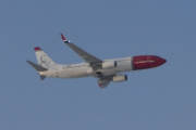 Morten 22 januar 2025 - LN-ENQ over Høyenhall, det er Norwegian Air Shuttle AOC som kommer med sin Boeing 737-8JP fra 2017 og som heter Aleksis Kivi. Den så jeg 30 januar 2022 og 19 januar 2023 og 11 og 25 januar 2024 også