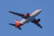 Morten 3 januar 2025 - G-EZBR over Høyenhall, det er easyJet som kommer med sin Airbus A319-111 fra 2007