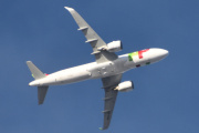 Morten 31 januar 2025 - CS-TVA over Høyenhall, det er TAP - Air Portugal som kommer med sin Airbus A320-251N som er fra 2018 og heter Padre Américo. Den har jeg sett to ganger og det var 10 juli 2022 og 22 desember 2023, og da siterte jeg den