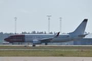 Morten 10 juli 2025 - LN-DYY på Gardermoen flyplass, klokken er fremdeles 10.30. Denne har jeg mange bilder av i luften, Norwegian Air Shuttle AOC med sin Boeing 737-8JP fra 2012. Jeg husker 3 juli 2024, da hadde du fremdeles helten Vilhelm Bjerknes på halen