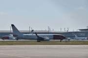 Morten 10 juli 2025 - LN-DYY tar av fra Gardermoen flyplass, så får jeg faktisk tre Norwegian fly i samme bilde